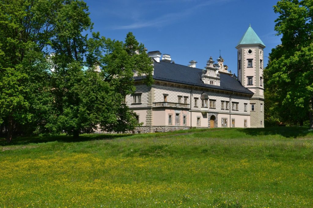 Stružná Castle: A Renaissance and Neo-Renaissance Castle in Czechia 1 Stružná Castle