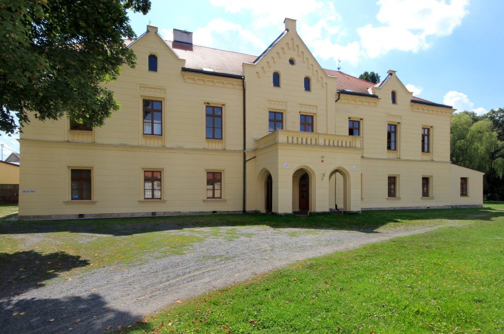 Osvračín Castle: A Baroque and Neo-Gothic Chateau in Czechia 1 Osvračín Castle
