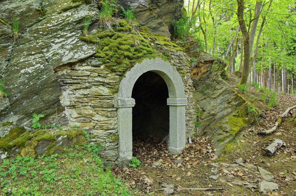 Kraslice Castle: A Medieval Defensive Watch Post in Czechia 1 Kraslice Castle