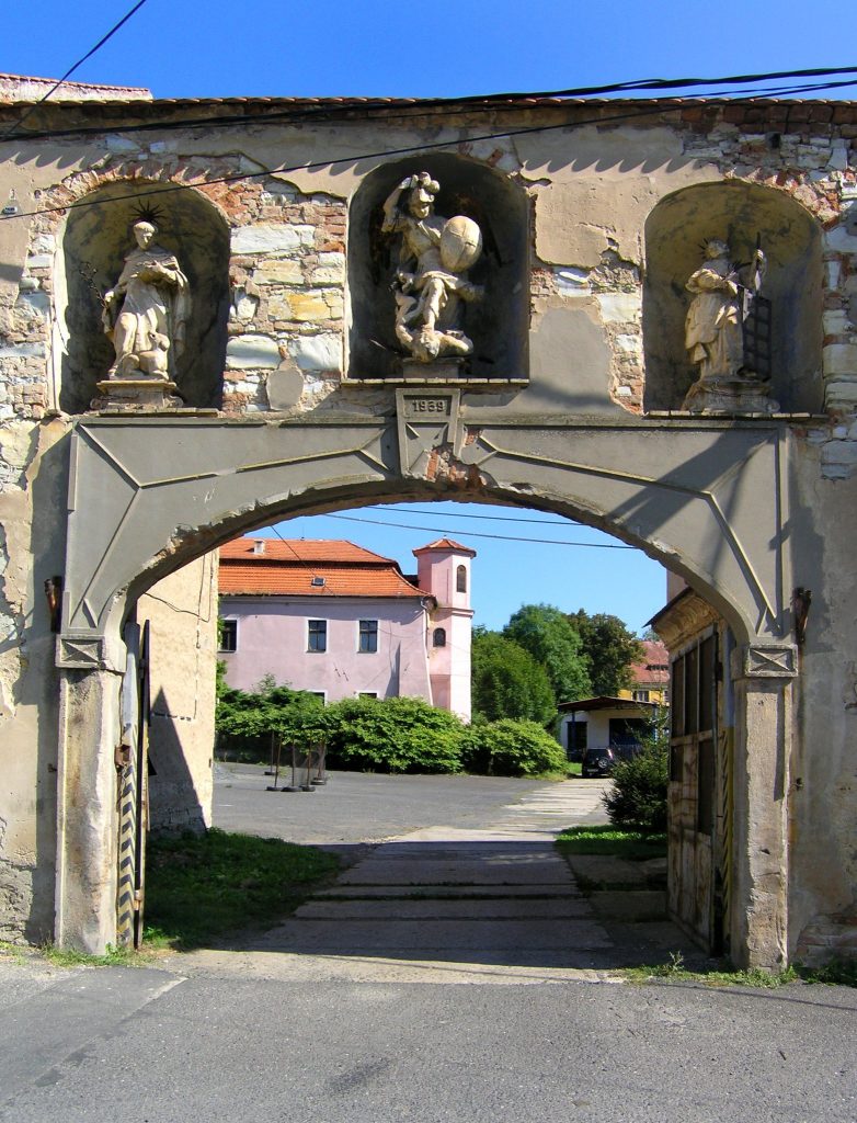 Velký Újezd Castle: A Renaissance Fortress Rebuilt as a Baroque Château 2 Velký Újezd Castle