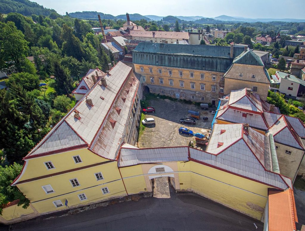 Česká Kamenice Chateau: An Aristocratic Estate Seat in Czechia 1 Česká Kamenice Chateau