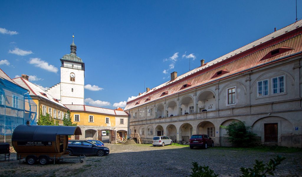 Česká Kamenice Chateau: An Aristocratic Estate Seat in Czechia 3 Česká Kamenice Chateau