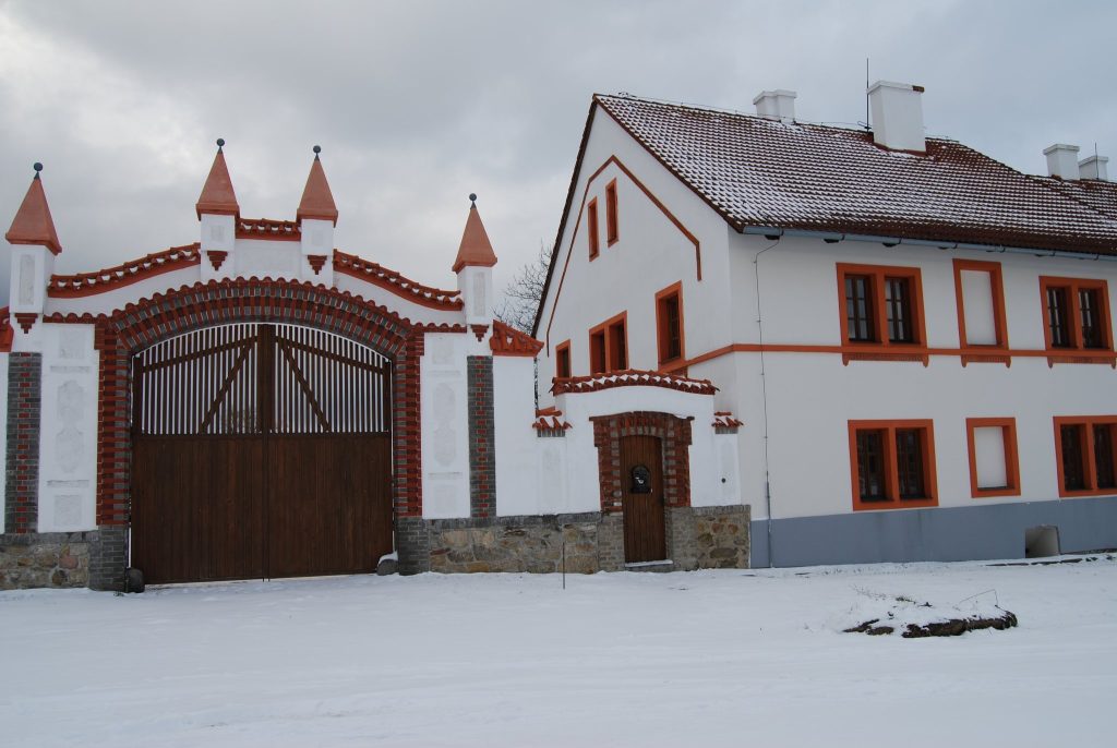 Červený Újezdec Castle: A Renaissance Castle in Czechia 2 Červený Újezdec Castle