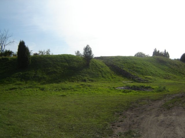 Valjala Stronghold: The Oeselian Fortress on Saaremaa 1 Valjala Stronghold