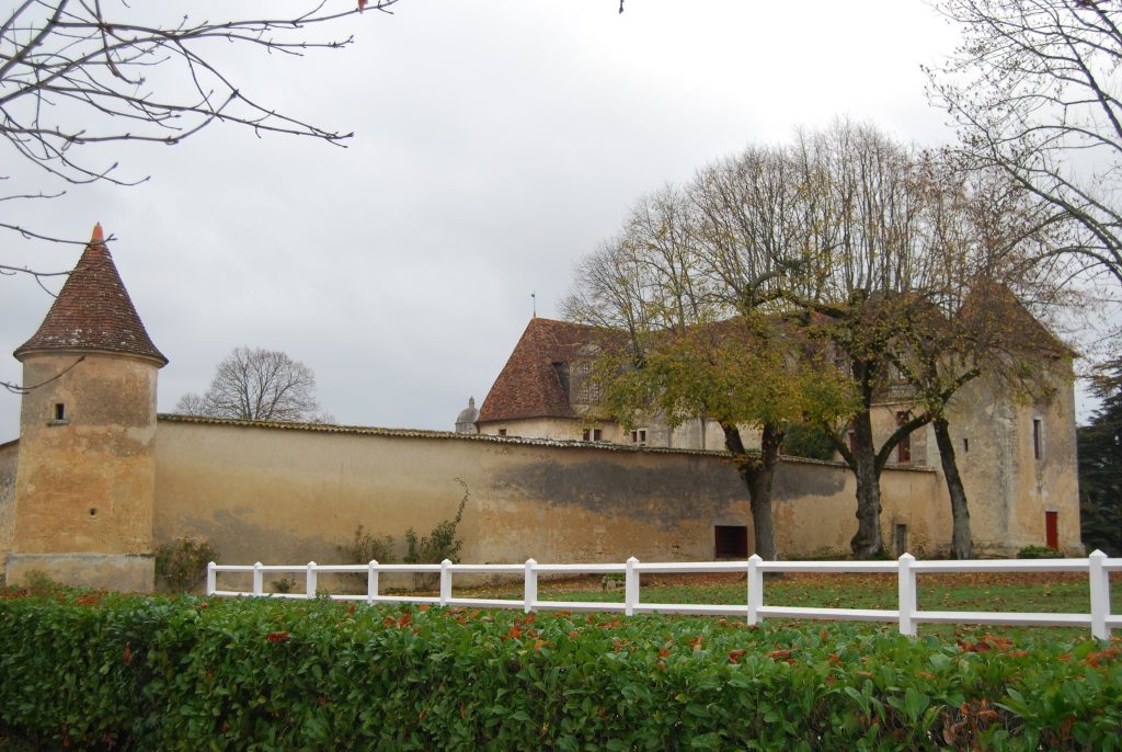 Château Le Grand Verdus: A Fortified Renaissance Manor and Working Wine Estate 1 Château Le Grand Verdus