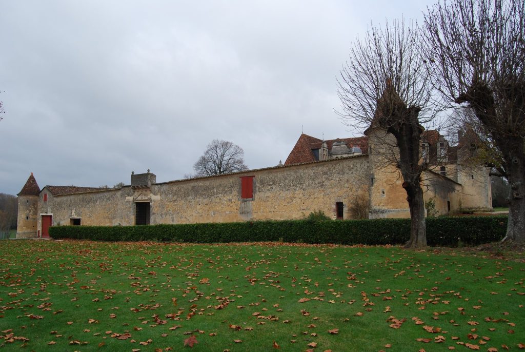 Château Le Grand Verdus: A Fortified Renaissance Manor and Working Wine Estate 2 Château Le Grand Verdus