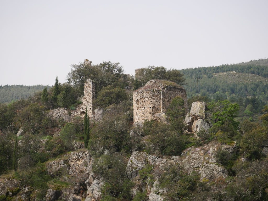Château de Paracolls: A Medieval Fortified Site in France 1 Château de Paracolls