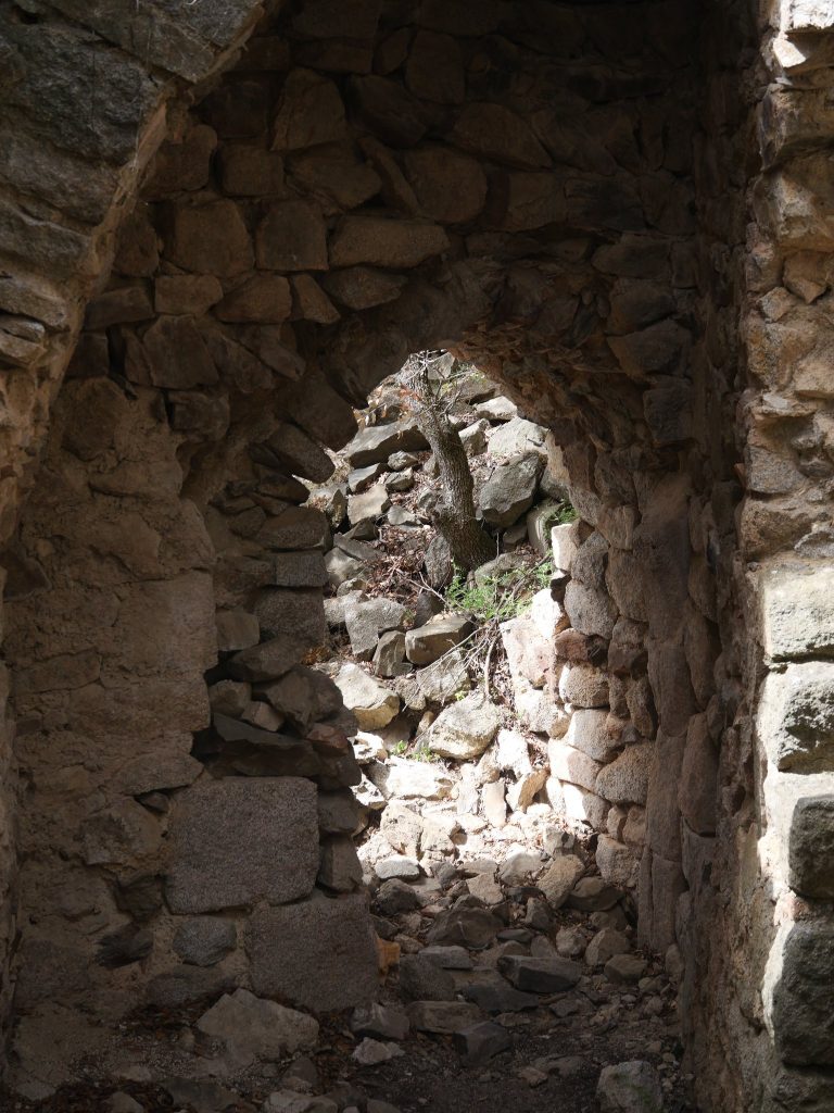 Château de Paracolls: A Medieval Fortified Site in France 4 Château de Paracolls