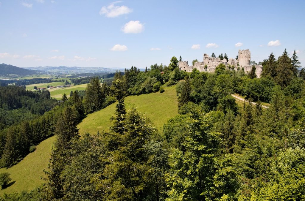 Hohenfreyberg Castle: A Late-Medieval Summit Castle in Germany 1 Hohenfreyberg Castle