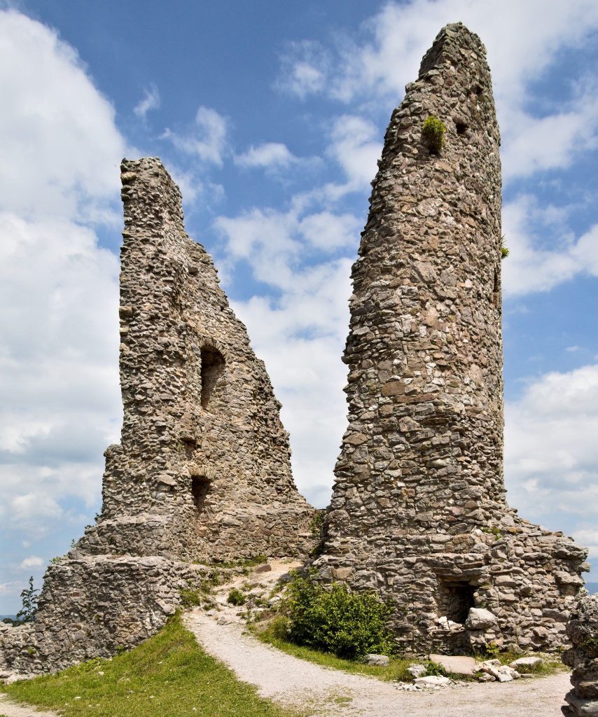 Hohenfreyberg Castle: A Late-Medieval Summit Castle in Germany 2 Hohenfreyberg Castle