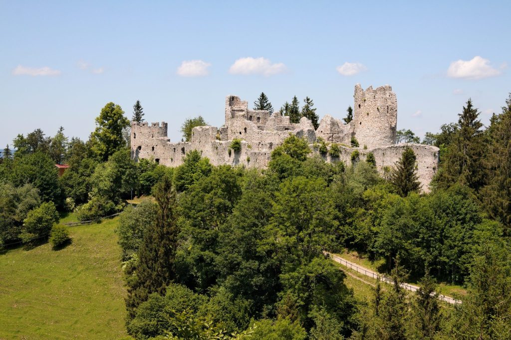 Hohenfreyberg Castle: A Late-Medieval Summit Castle in Germany 4 Hohenfreyberg Castle