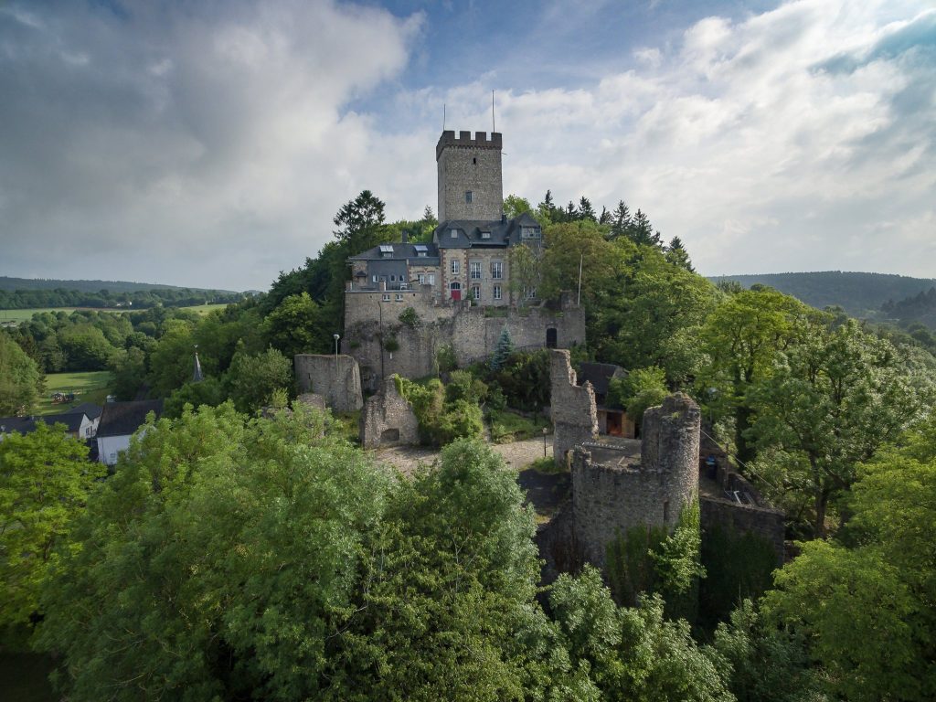 Kerpen Castle: A Medieval Spur Castle in Germany 1 Kerpen Castle