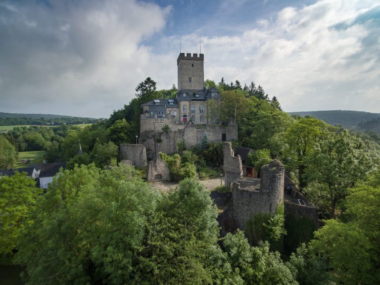 Kerpen Castle: A Medieval Spur Castle in Germany