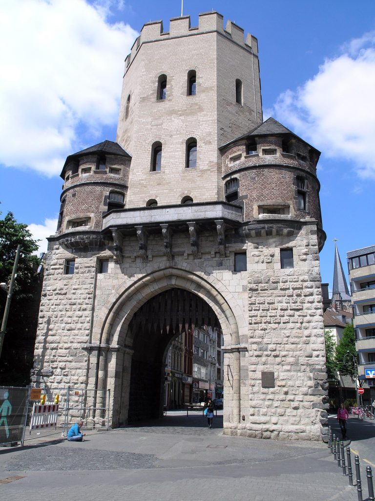 Severinstorburg: A Medieval Gate Fortress in Cologne 1 Severinstorburg