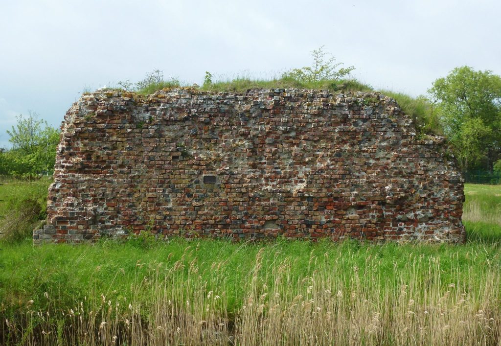 Glambæk: A Medieval Lowland Castle on Fehmarn 3 Glambæk