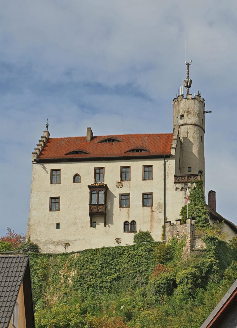 Gößweinstein Castle: A Medieval Administrative Fortress in Germany