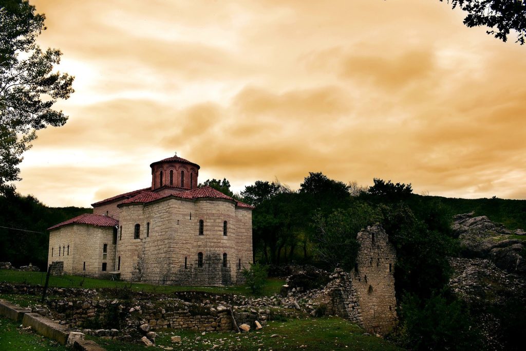 Petra Monastery (Karditsa): An Eastern Orthodox Monastery in Greece 1 Petra Monastery (Karditsa)
