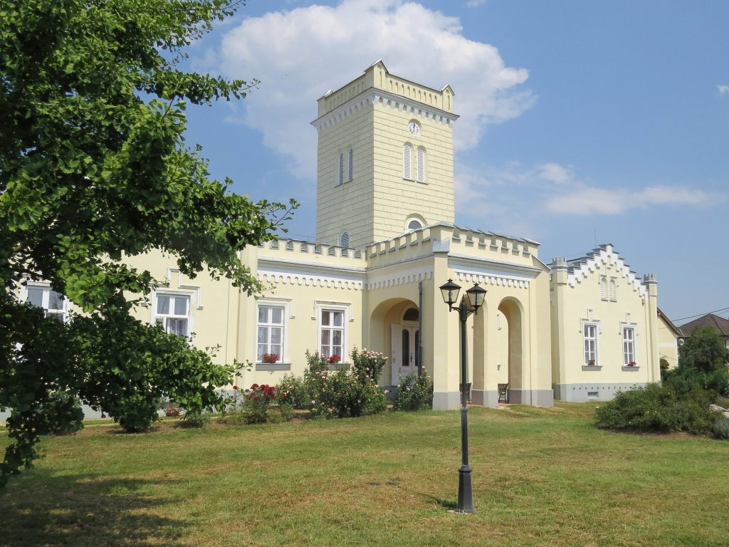 Rhédey Mansion, Zsáka: A Romantic Historicist Country Residence 2 Rhédey Mansion, Zsáka