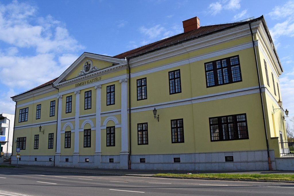 Semsey Castle: A Late-Classical Estate Residence in Hungary 1 Semsey Castle