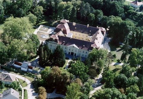 Apponyi Mansion in Hőgyész: A Baroque Noble Residence and Estate Center 2 Apponyi Mansion in Hőgyész