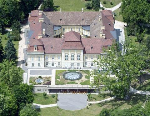 Apponyi Mansion in Hőgyész: A Baroque Noble Residence and Estate Center 3 Apponyi Mansion in Hőgyész