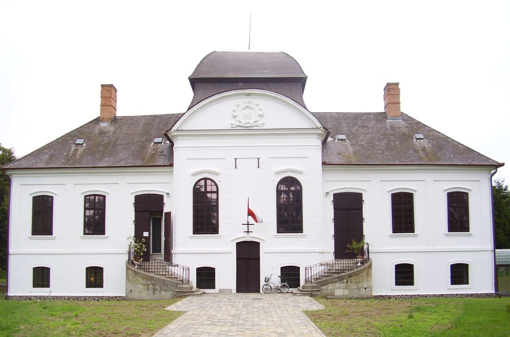 Almásy Mansion, Tarnaméra: A Baroque Mansion and Police History Museum 1 Almásy Mansion, Tarnaméra