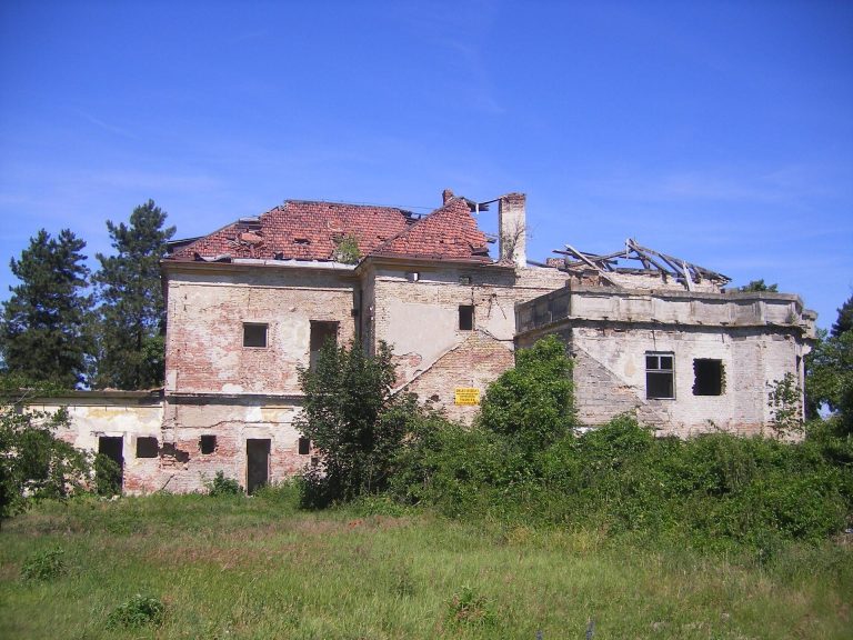 Degenfeld-Schonburg Mansion in Ács: Estate Administrative Center