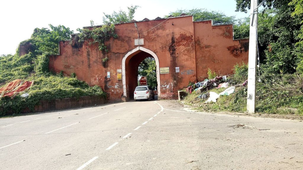 Munger Fort: A Historic Fortification on the Ganges in India 1 Munger Fort