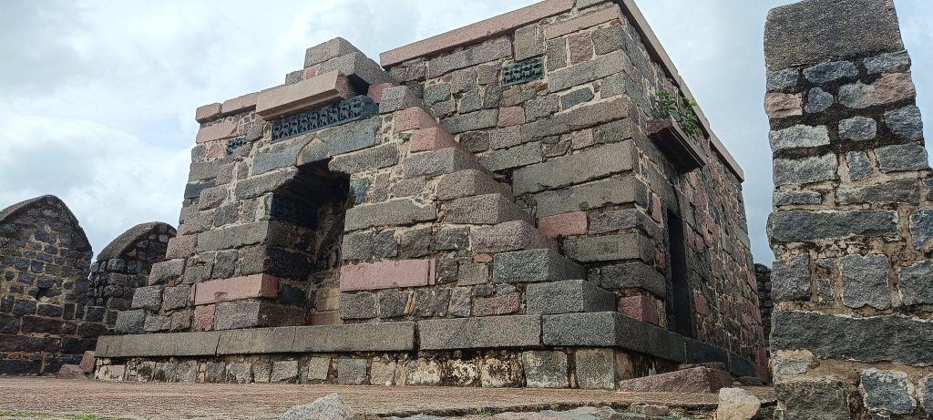 Warangal Fort: Kakatiya Capital and Fortified Complex in India 1 Warangal Fort