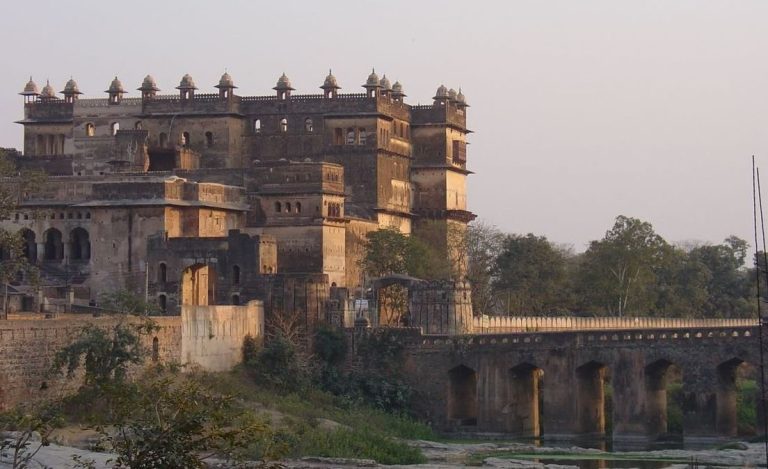 Orchha Fort Complex: A Bundela Rajput Palace and Temple Complex