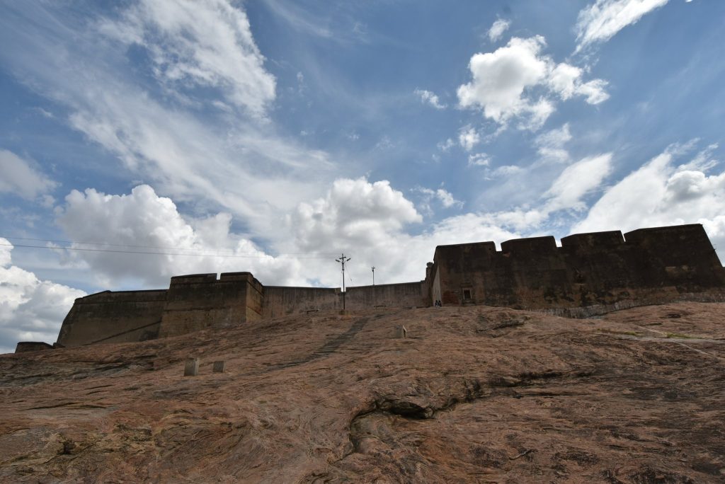 Dindigul Fort: A Strategic Hill Fort in Tamil Nadu 1 Dindigul Fort