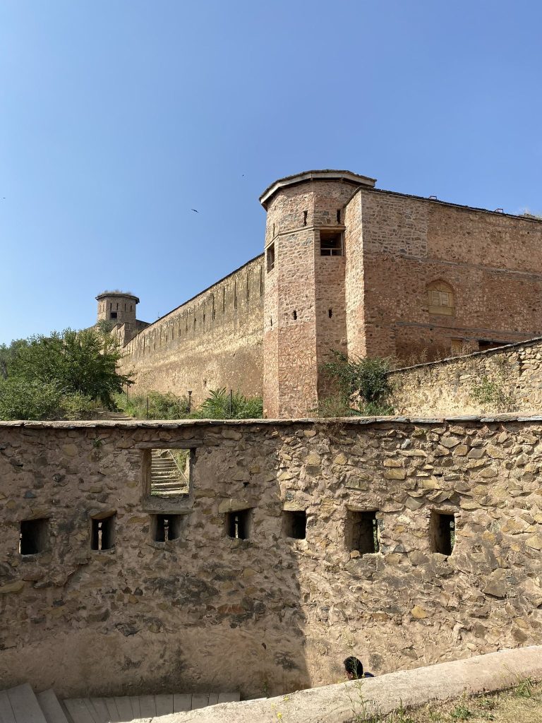 Hari Parbat Fort: A Mughal and Durrani Fortification in Srinagar 4 Hari Parbat Fort
