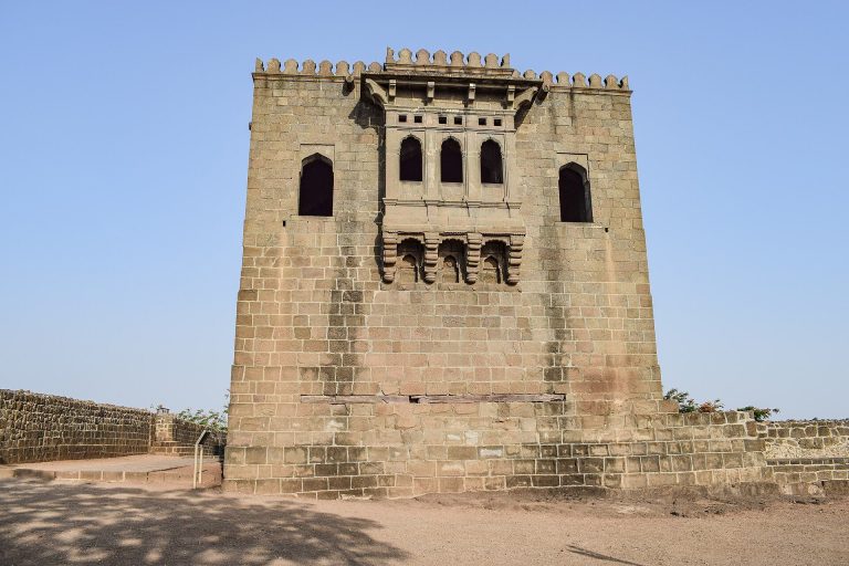 Shivneri Fort: A Historic Hill Fort in Maharashtra