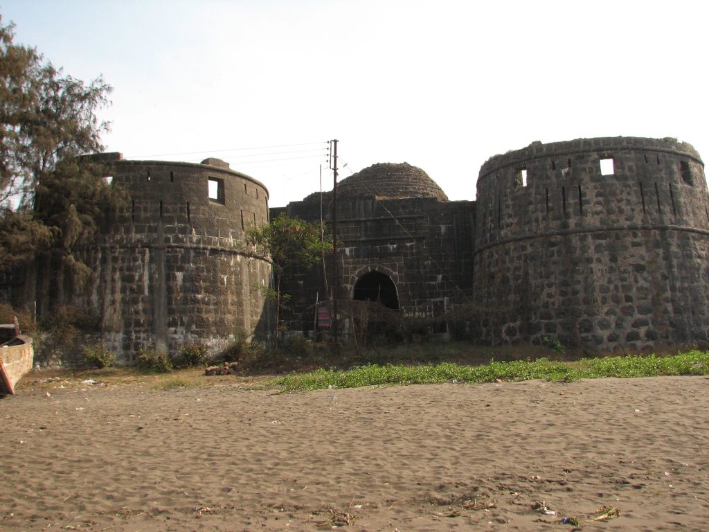 Arnala Fort: A Coastal Stronghold in Maharashtra, India 1 Arnala Fort
