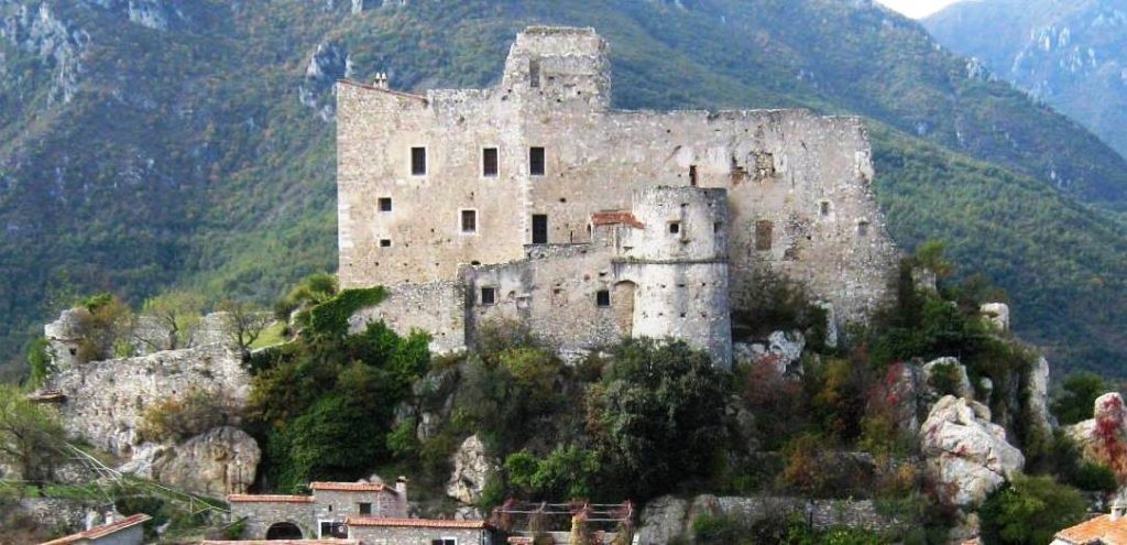 Clavesana Castle: A Medieval Fortress in Castelvecchio di Rocca Barbena 1 Clavesana Castle