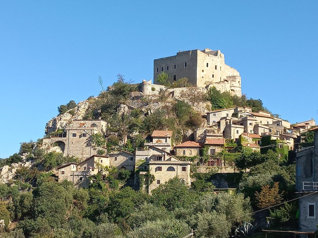 Clavesana Castle: A Medieval Fortress in Castelvecchio di Rocca Barbena 2 Clavesana Castle