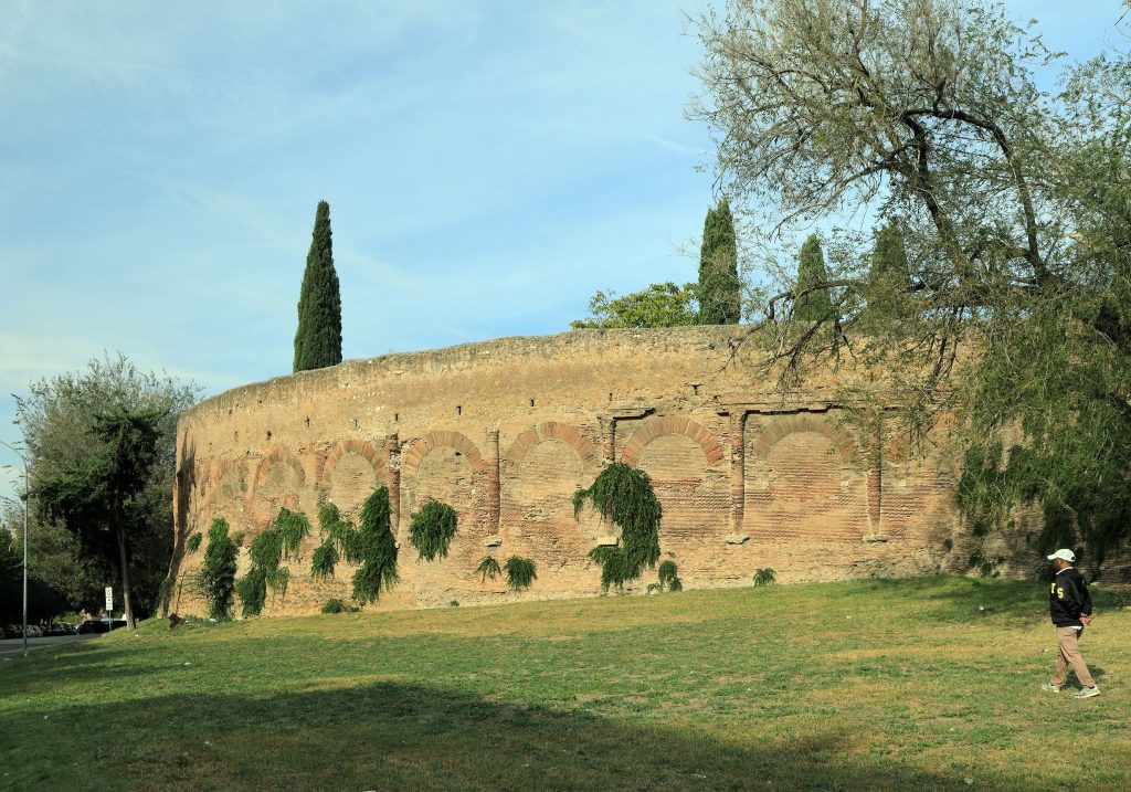 Amphitheatrum Castrense: A Roman Amphitheatre in Rome 1 Amphitheatrum Castrense