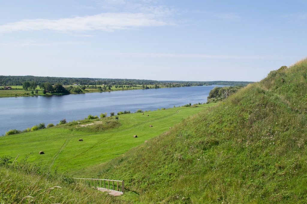 Aizkraukle Hillfort: A Liv Stronghold and Medieval Castle Site in Latvia 4 Aizkraukle hillfort