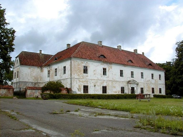 Nurmuiža Medieval Castle: A Fortified Manor Estate in Latvia