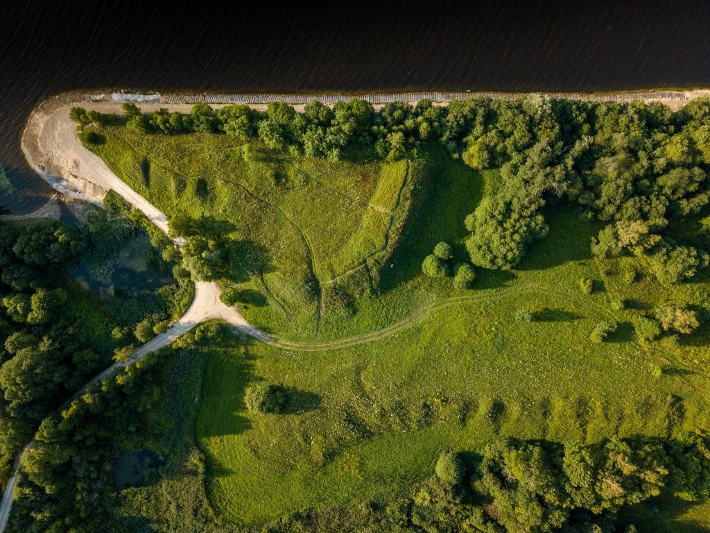 Daugmale Hill Fort: A Baltic Trading and Craft Centre in Latvia 1 Daugmale hill fort