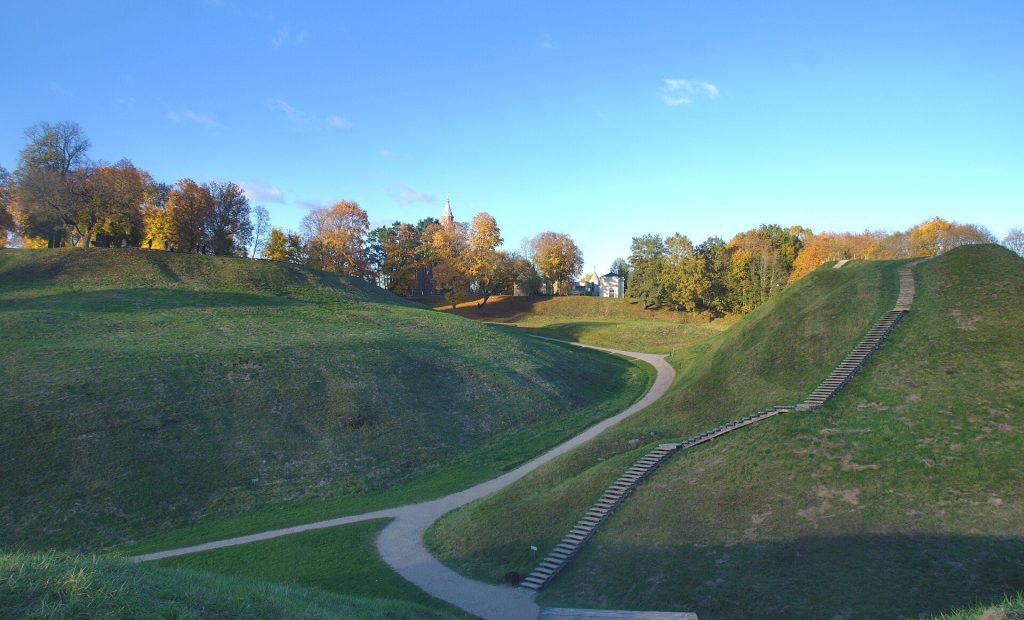 Aukuro kalnas: A Kernavė Hillfort and Ducal Castle Site in Lithuania 2 Aukuro kalnas