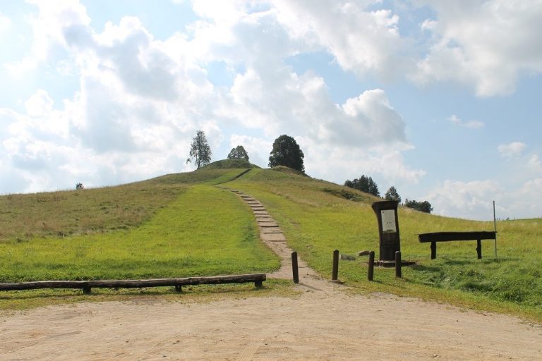 Rudaminos Hillfort: A Yotvingian Defensive Stronghold in Lithuania