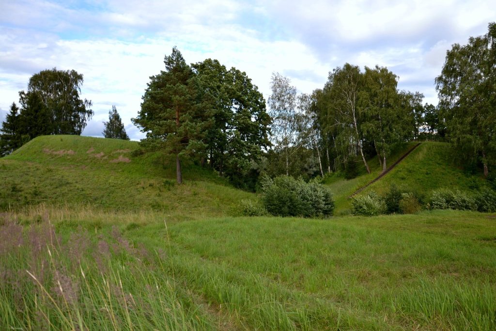 Narkūnai Hillfort: A Fortified Settlement Complex in Lithuania 1 Narkūnai hillfort