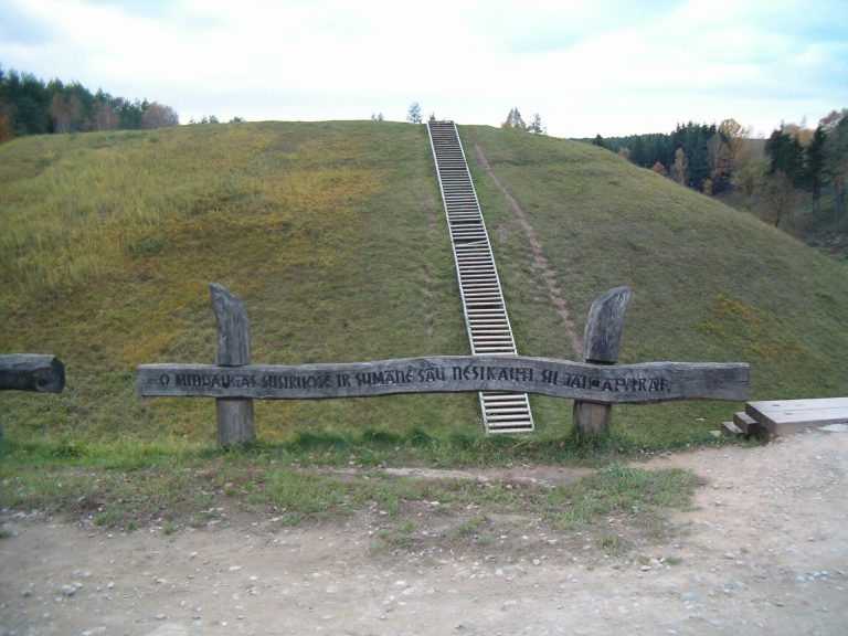 Šeimyniškėliai Hillfort: A Medieval Lithuanian Castle Site