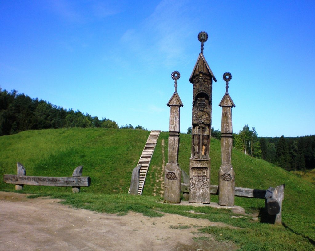 Šeimyniškėliai Hillfort: A Medieval Lithuanian Castle Site 2 Šeimyniškėliai hillfort