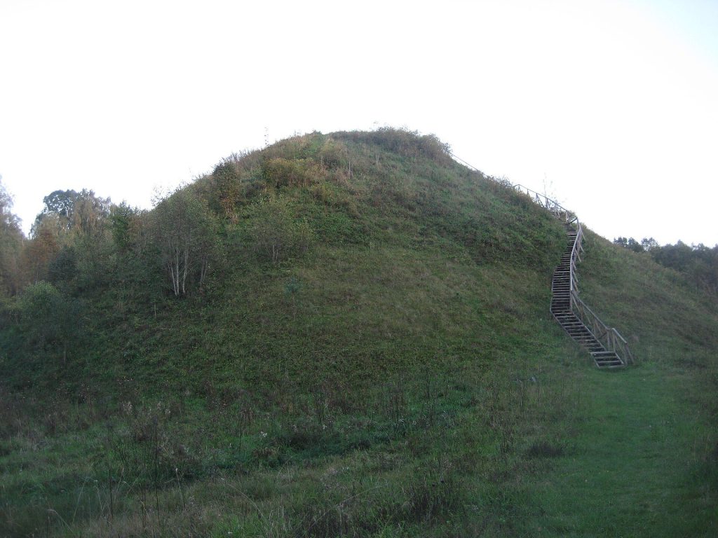 Šeimyniškiai hillfort: a fortified castle site in Lithuania 2 Šeimyniškiai hillfort