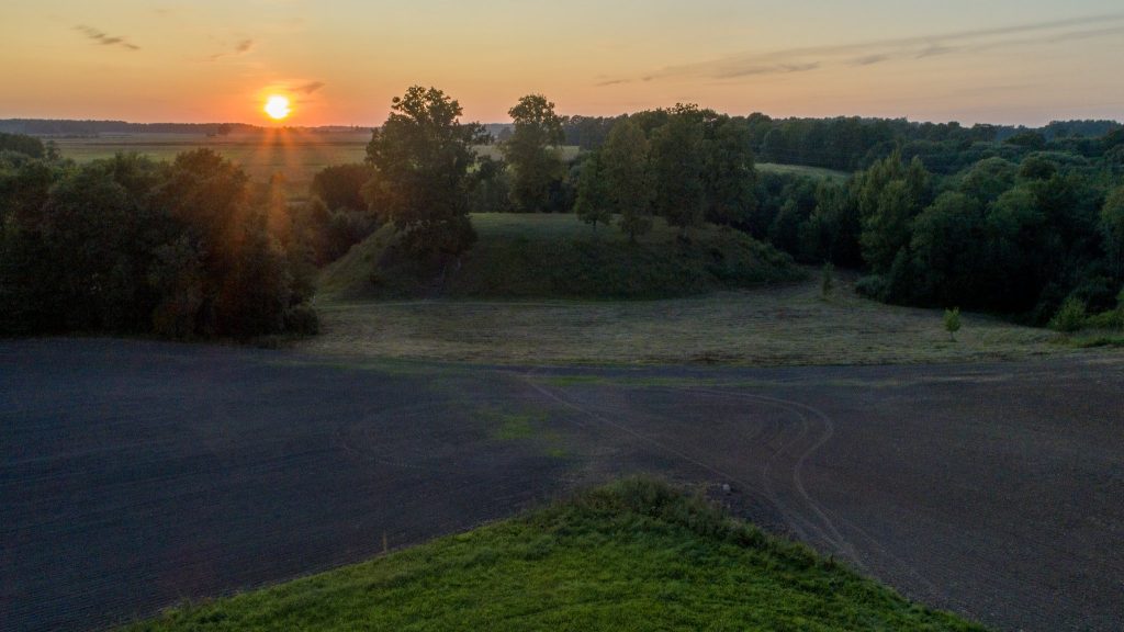Daubariai Hillfort: A Fortified Settlement Complex in Lithuania 2 Daubariai hillfort