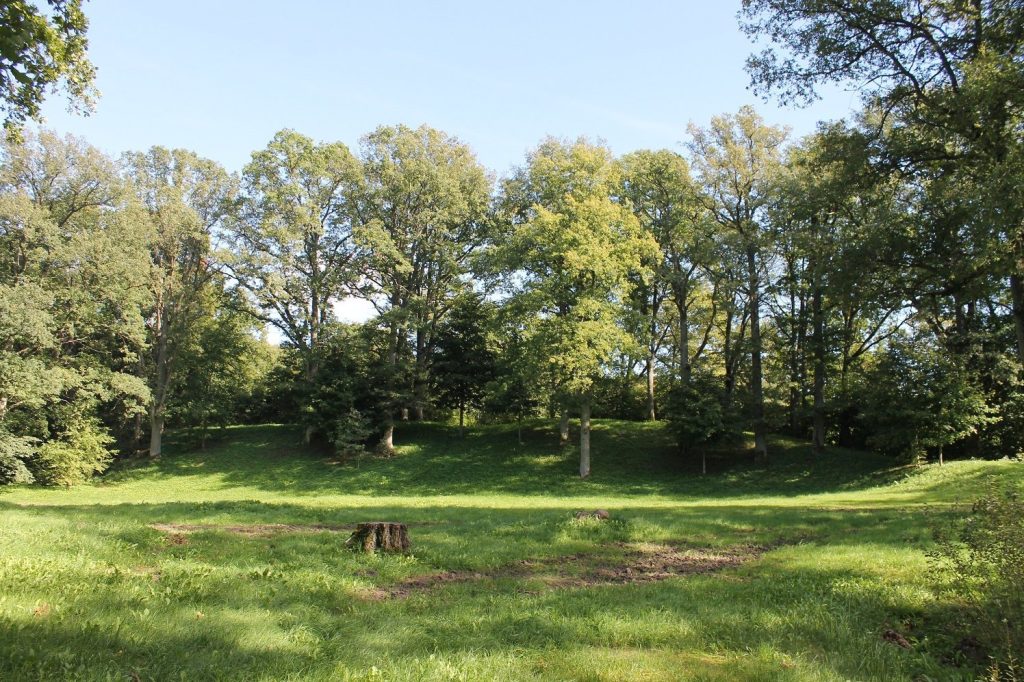 Apuolė Hillfort: A Curonian Stronghold in Lithuania 1 Apuolė hillfort