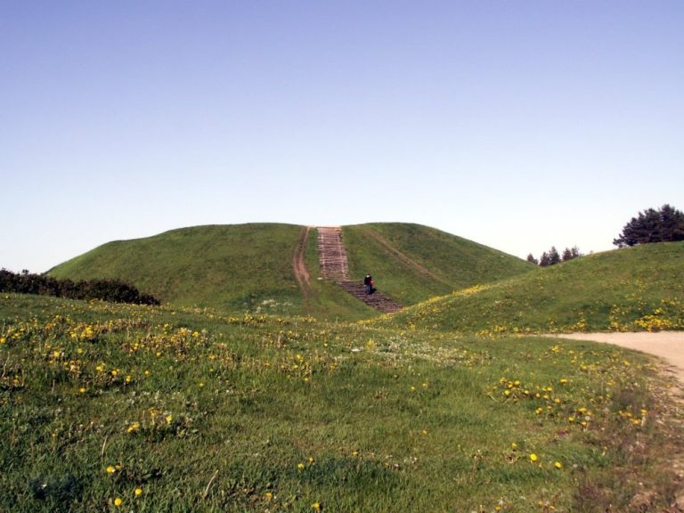 Salduvė Hillfort: A Fortified Settlement in Šiauliai, Lithuania