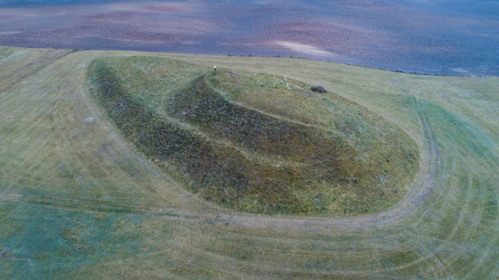 Padovinys Hillfort: An Archaeological Complex in Lithuania 1 Padovinys hillfort